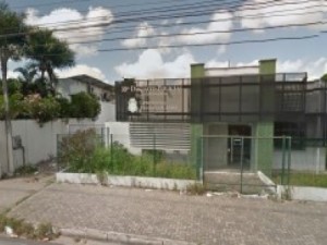 12 homens armados atacam delegacia e trocam tiros com a polícia em Fortaleza