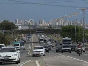 PRF inicia 'Operação Aparecida' com 320 policiais nas estradas do Ceará