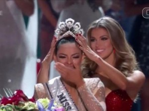 Sul-africana de 22 anos vence o Miss Universo 2017