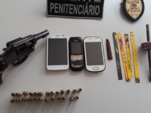 Agentes apreendem arma de fogo e munição dentro de cadeia em Trairi