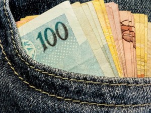 Salário mínimo será de R$ 1.039 em 2020, define governo