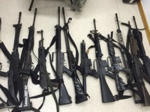 Ação da polícia em comunidades de Costa Barros tem mortos e presos