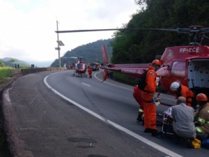 Acidente com ônibus deixa 2 mortos e mais de 50 feridos no RJ