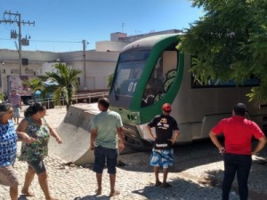 Acidente com VLT deixa quatro feridos em Crato