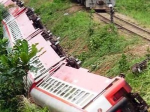 Acidente de trem deixa dezenas de mortos nos Camarões