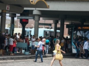 ACIDENTE FATAL Micro-ônibus atropela e mata idoso no Terminal da Parangaba