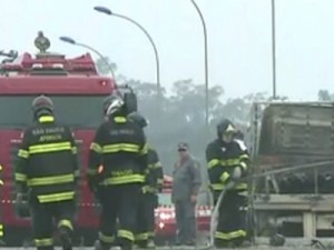 Acidente interdita Rodoanel e deixa três pessoas feridas e uma morta