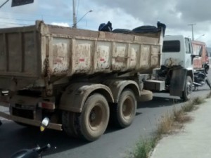 Acidente no Distrito Industrial deixa uma mulher morta em Caruaru