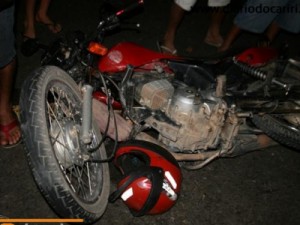 Acidentes com moto, duas pessoas mortas e três feridas    