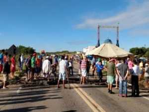 Acidentes> Moradores fazem protesto e interditam rodovia CE 060 entre Acopiara e Iguatu