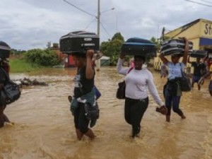 Acre espera resposta do governo federal sobre entrada de haitianos
