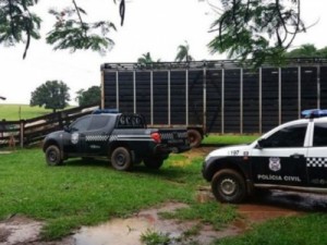 Acusado de estuprar netas é amarrado e tem os testículos cortados