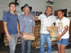 Agricultores recebem sementes e destacam terra molhada e inverno em Barbalha