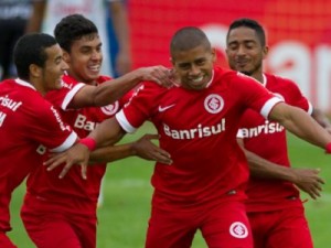 Aguirre explica reservas no Gauchão, e diretor do Inter aprova medida