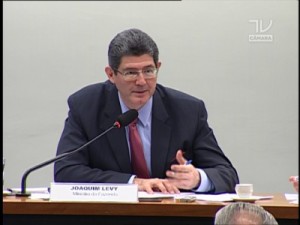 Ajuste fiscal visa crescimento e governo corta na 'carne', diz Levy