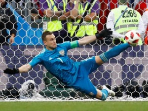 Akinfeev admite espera por pênaltis e celebra: "A Rússia joga futebol"