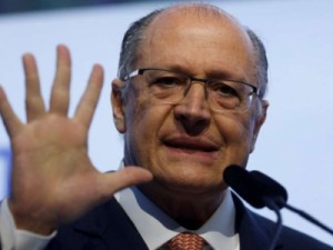 Alckmin diz ser favorável a 'alternativa' a imposto sindical