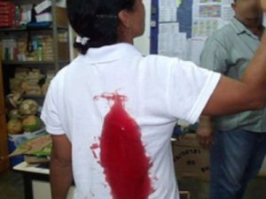 Aluno de 14 anos esfaqueia professora pelas costas em MT