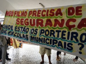 Alunos sofrem com invasões e briga de gangues em escolas do RJ