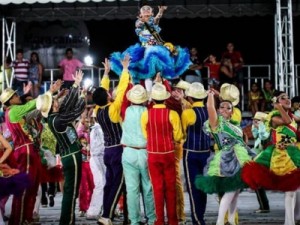 Amor pela dança passa de mãe à filha, princesa de quadrilha aos 9 anos