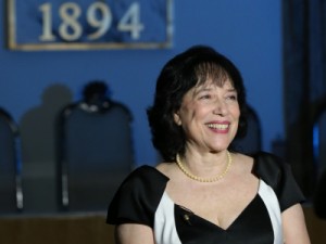 Angela Gutiérrez será a primeira mulher a presidir a Academia Cearense de Letras