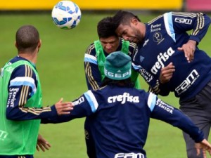 Após 1º rachão, Marcelo confirma Robinho e Alecsandro como novidades