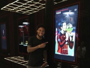 Após anúncio de Bacca, Luiz Adriano também fecha com o Milan