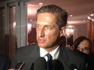 Após jantar com ministros, líder do PSD diz que partido apoia ajuste fiscal