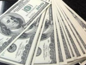 Após quatro altas, dólar fecha em forte queda nesta sexta