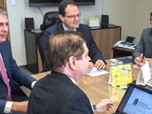 Após reunião com Camilo, ministro garante recursos para abertura de hospital em Quixeramobim