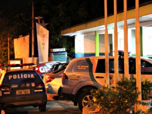 Após 'tomar' arma de policial, preso é morto por delegado em cela no AM