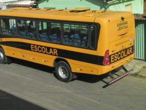 Aposentada morre atropelada por ônibus escolar em Porteiras