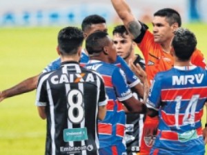 Árbitros cearenses decidem não apitar mais jogos do Fortaleza no Estadual