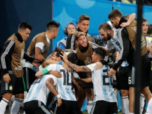 Argentina supera drama, bate a Nigéria e avança com herói improvável