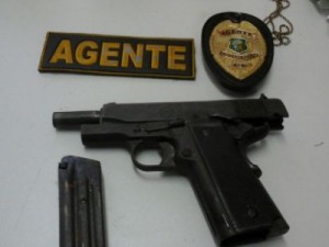 Arma de fogo é encontrada na área externa de unidade prisional