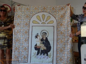 Artista plástica se inspira nos arabescos centenários para pintar a bandeira