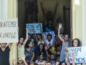 Artistas ocupam prédio em Fortaleza contra fim do Ministério da Cultura