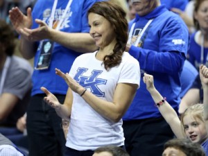 Ashley Judd publica artigo no qual revela que foi vítima de estupro e incesto