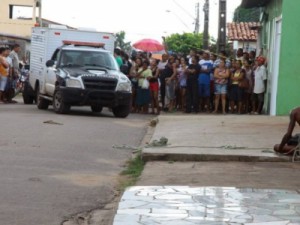 Assaltante é amarrado em poste e espancado até a morte por pedestres em São Luís