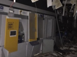 Assalto a banco em Santana do Cariri termina com bandidos mortos, e apreensão de armas e carro