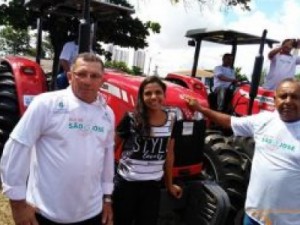 Associações de Moradores de Barbalha vão receber trator do Governo do Ceará