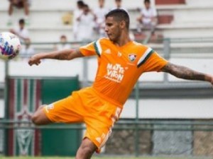 Atacante Michael está estável, mas sedado e na UTI, diz hospital