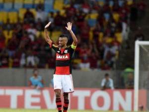 Até logo, capitão: Fla vence Nacional por 2 a 0 na despedida de Léo Moura