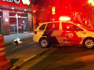 Atirador mata mulher e deixa dois feridos no Centro de Santos, SP