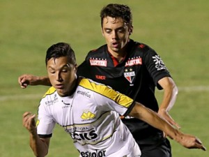 Atlético-GO quebra jejum, bate o Criciúma e volta a dormir na vice-liderança da Série B