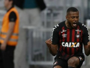 Atlético-PR bate o Cruzeiro na Arena da Baixada e dorme no G-6 do Campeonato Brasileiro