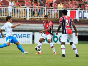 Avaí aproveita falhas defensivas e vence clássico contra o Joinville