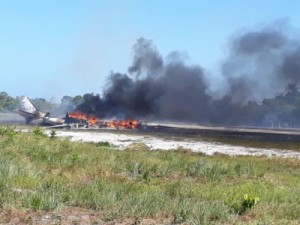 Avião cai durante pouso, mata 1 e deixa 9 feridos na Bahia