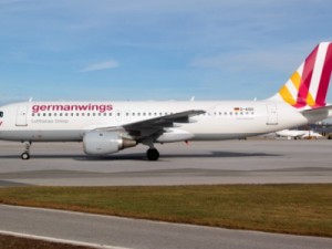 Avião que voava entre França e Alemanha se choca com os Alpes