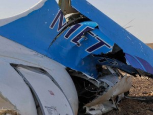 Avião russo que caiu no Egito se despedaçou no ar, diz investigador